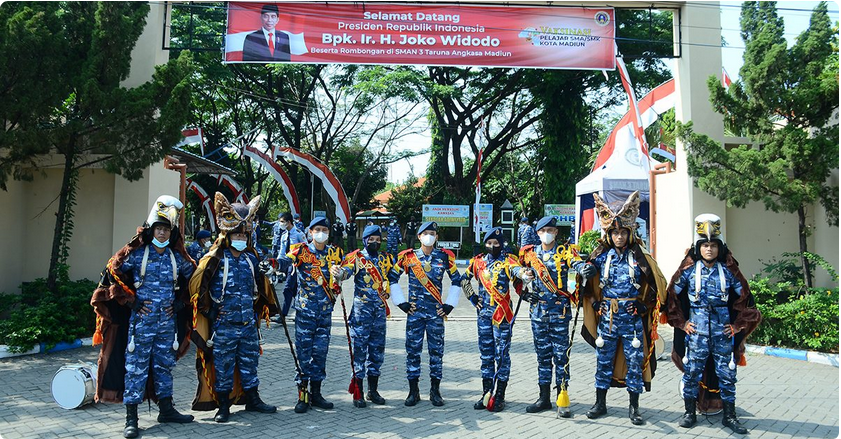 Aksi Marching Band Gita Taruna Angkasa sambut Kepala BIN